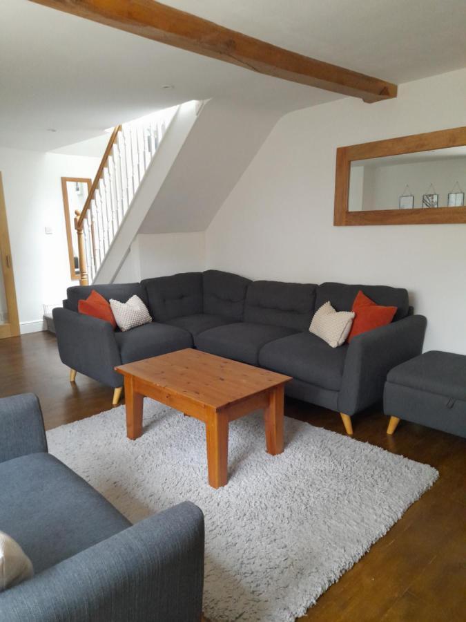 Converted Barn In Бат Екстериор снимка